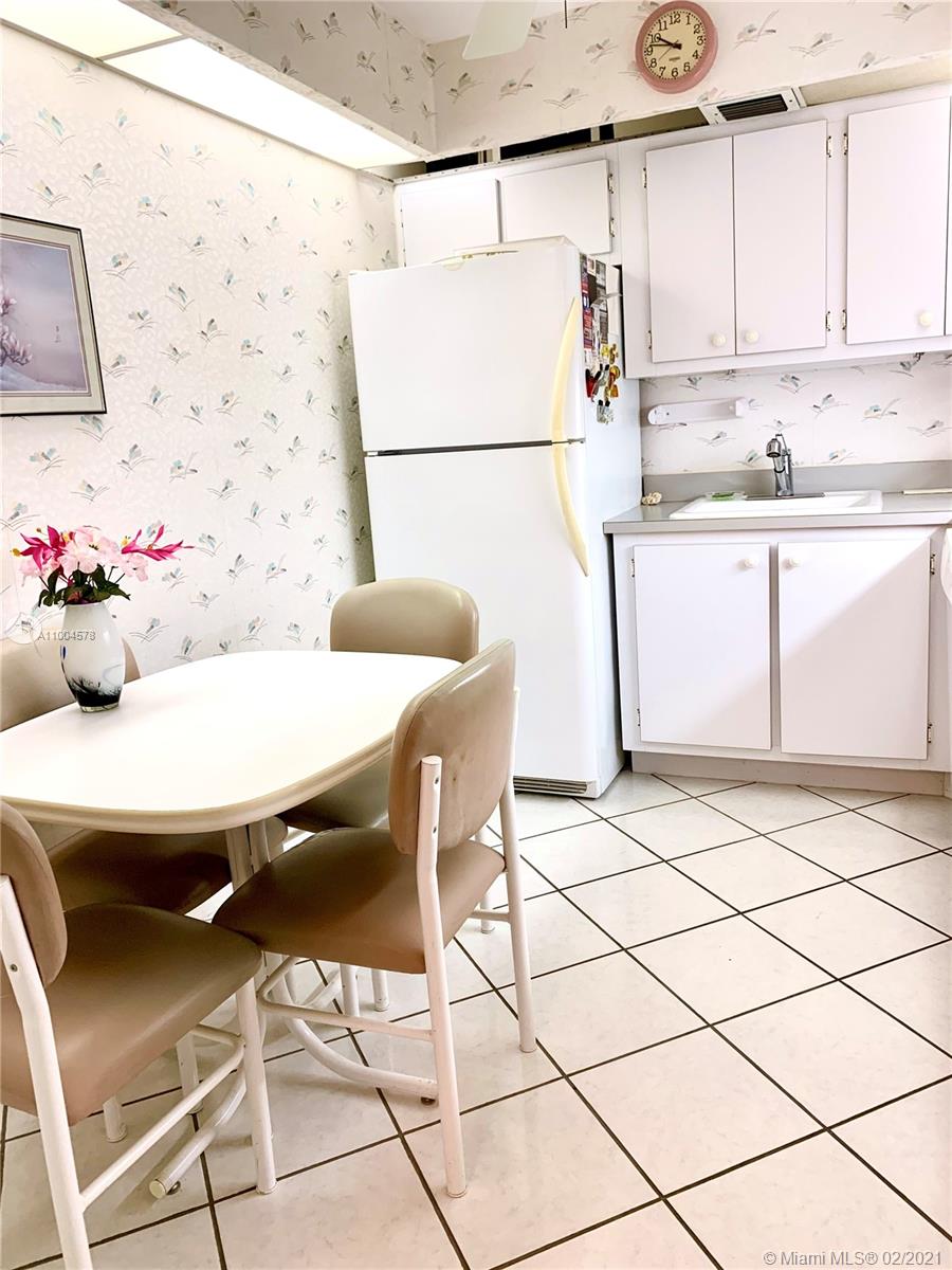 Photo of 500 Three Islands Blvd #810, Hallandale Beach, Florida, 33009 - KITCHEN