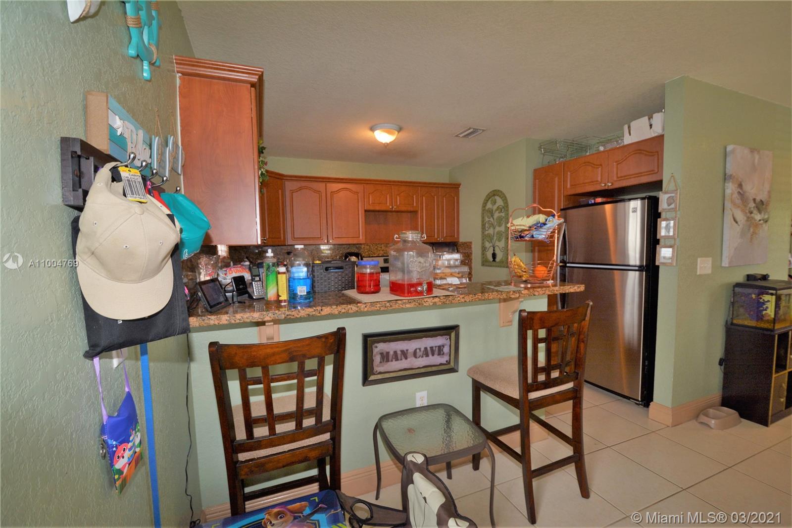 See details / 2383 sq. ft. $ 2021-02-25 0 Photo