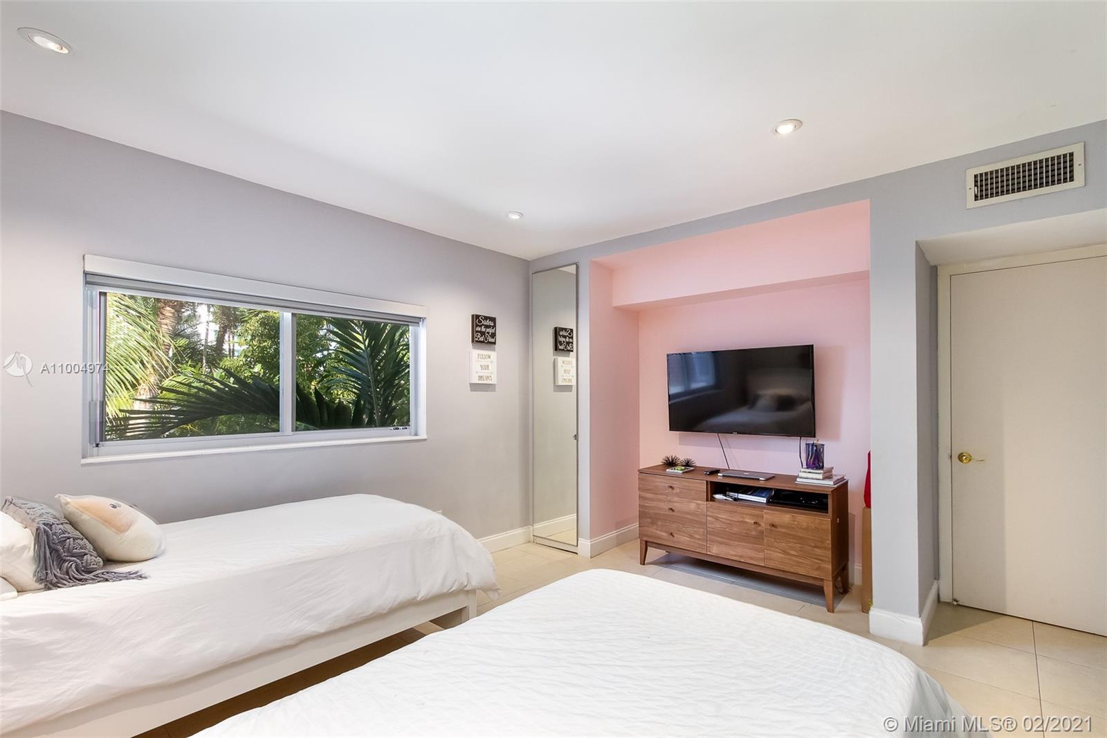 See details / 6100 sq. ft. $ 2021-02-26 0 Photo