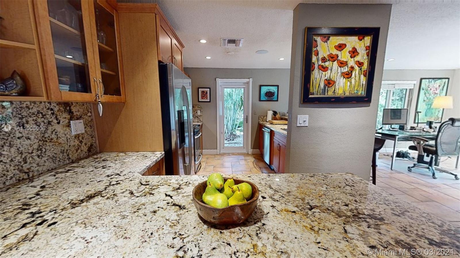 See details / 2046 sq. ft. $ 2021-03-01 0 Photo