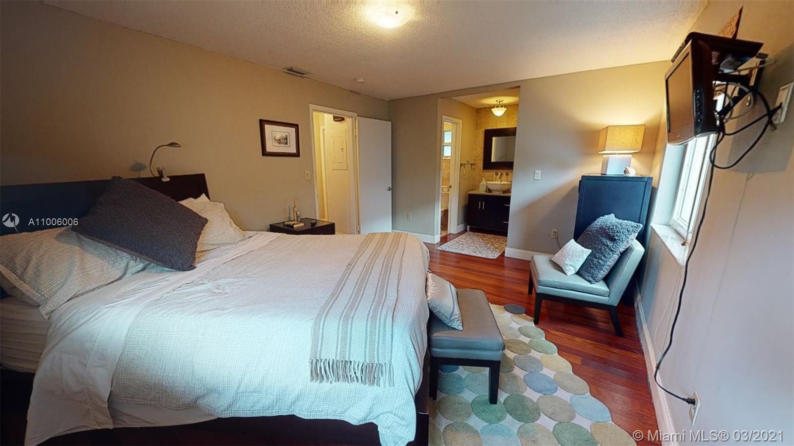 See details / 2046 sq. ft. $ 2021-03-01 0 Photo