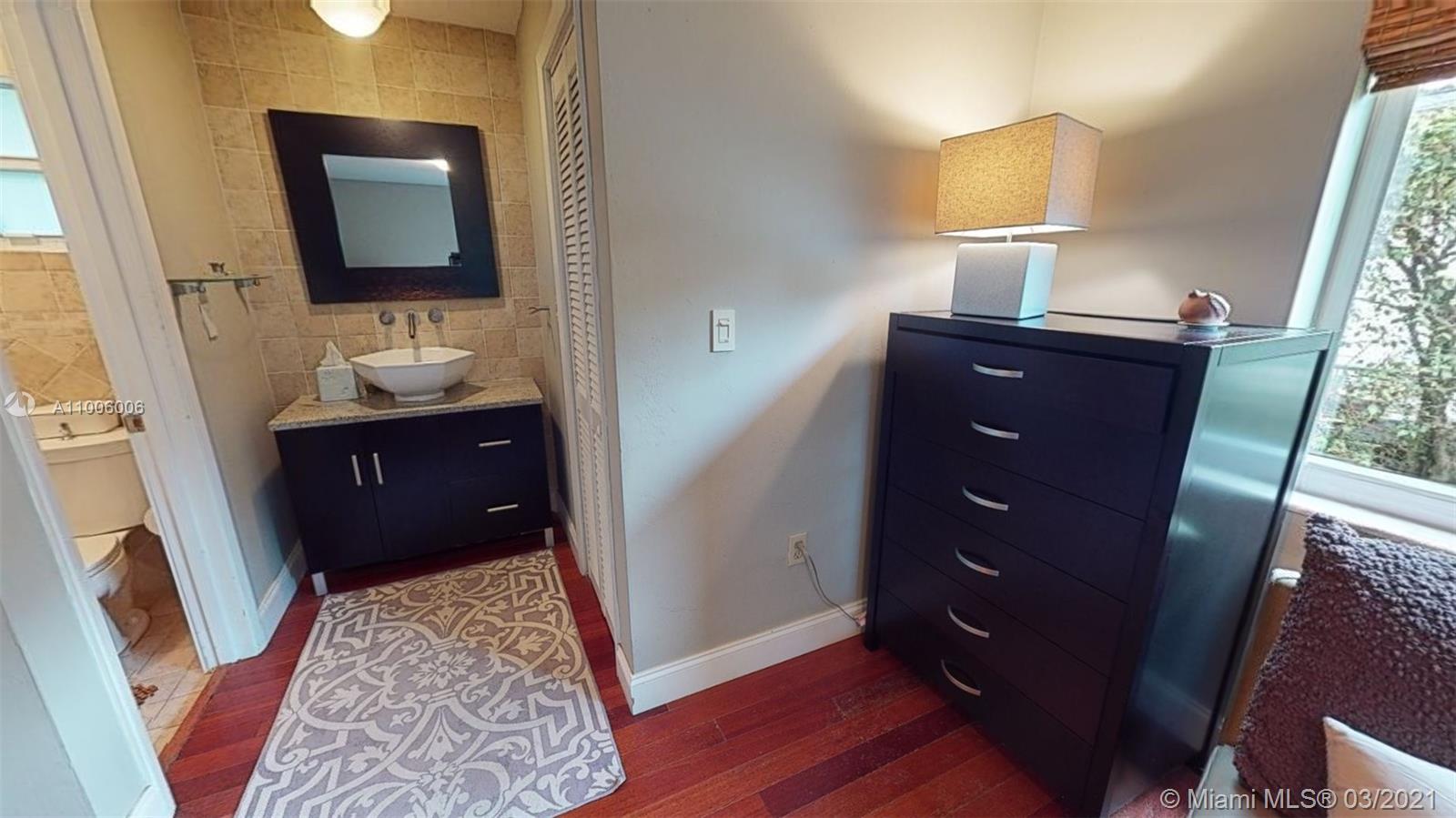 See details / 2046 sq. ft. $ 2021-03-01 0 Photo
