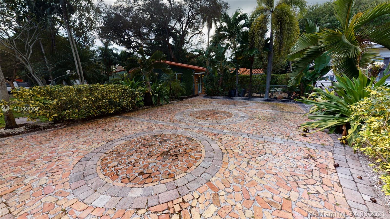 See details / 2046 sq. ft. $ 2021-03-01 0 Photo