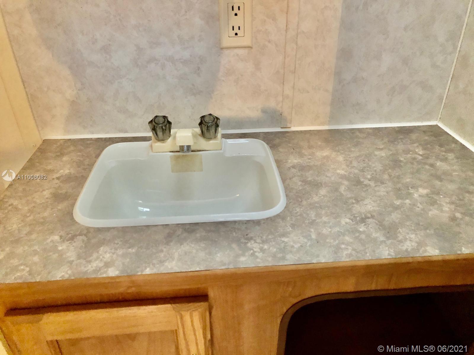 See details / 1416 sq. ft. $ 2021-03-01 0 Photo