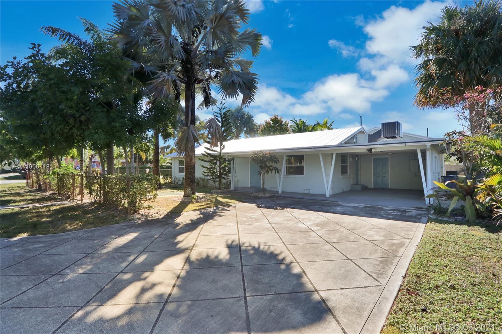 See details / 3211 sq. ft. $ 2021-03-01 0 Photo