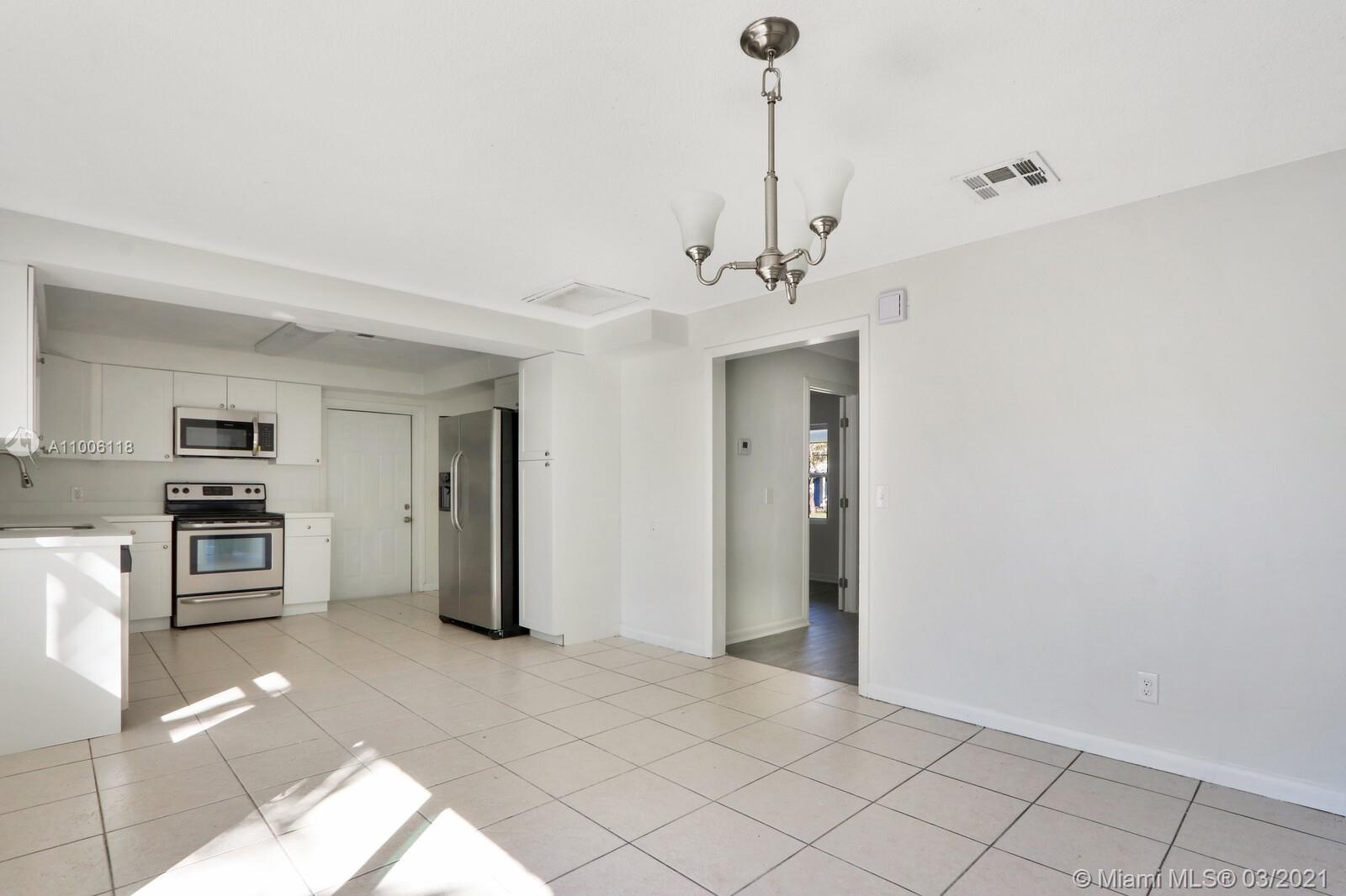 See details / 3211 sq. ft. $ 2021-03-01 0 Photo