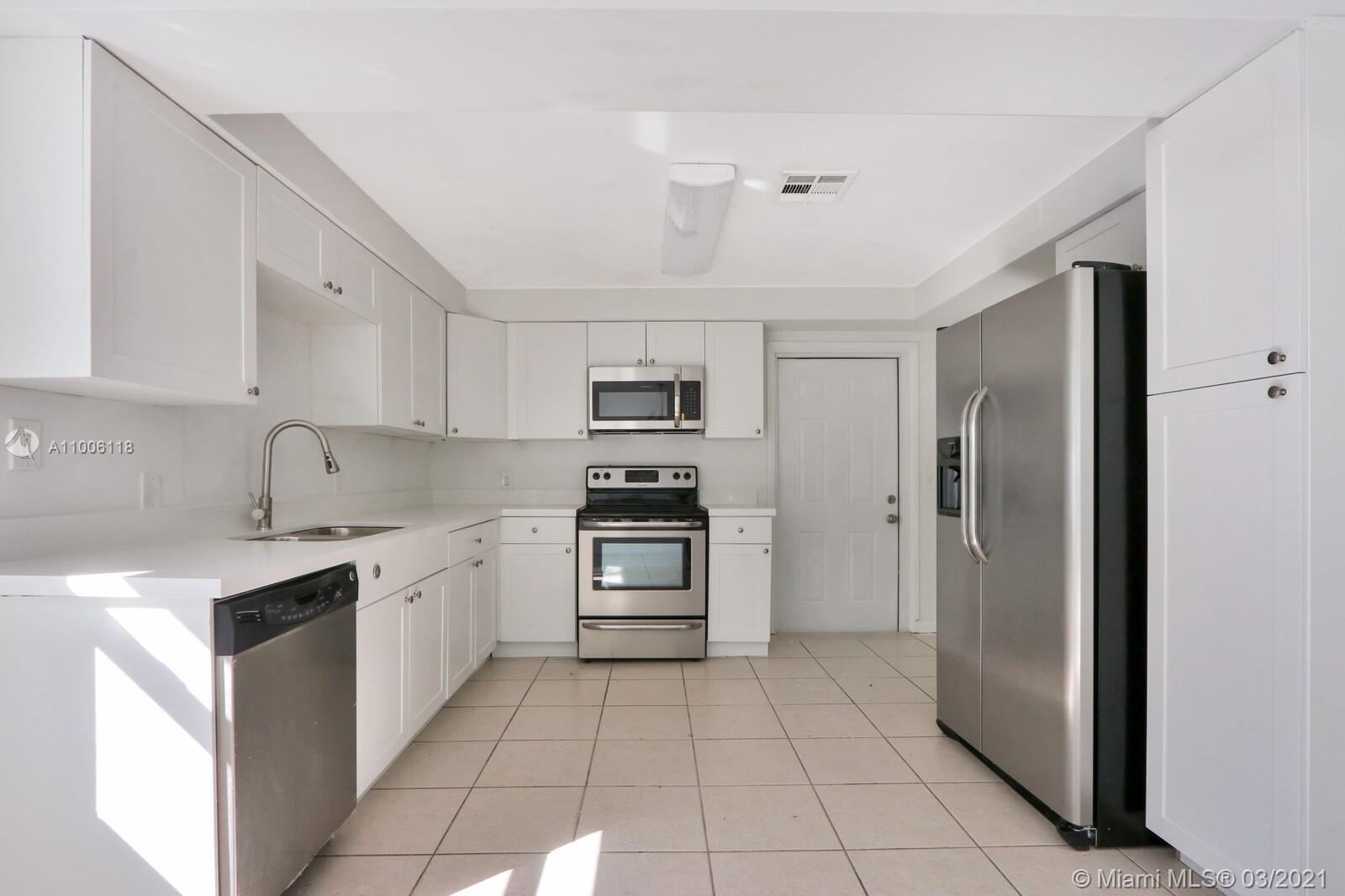 See details / 3211 sq. ft. $ 2021-03-01 0 Photo