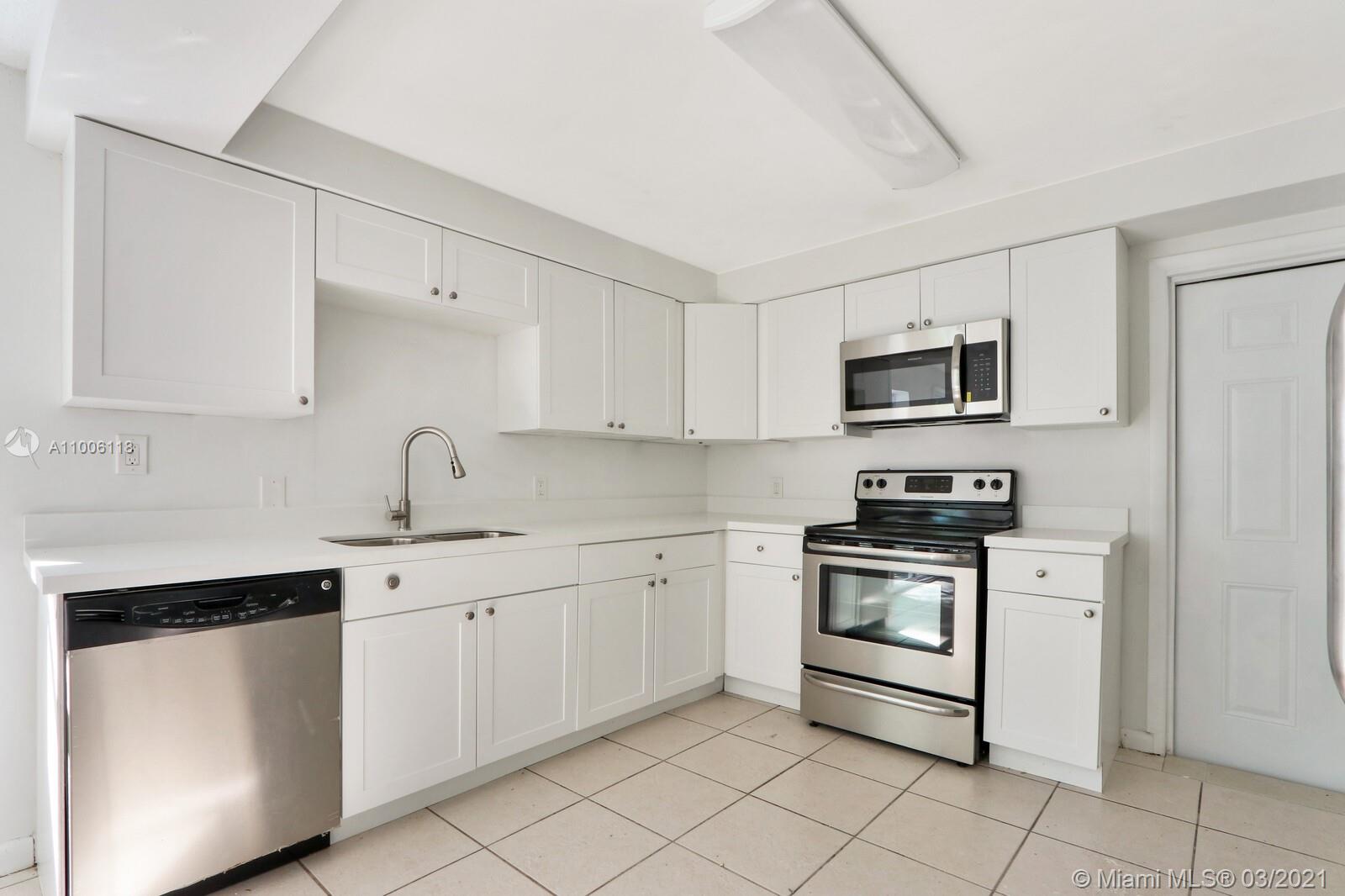 See details / 3211 sq. ft. $ 2021-03-01 0 Photo