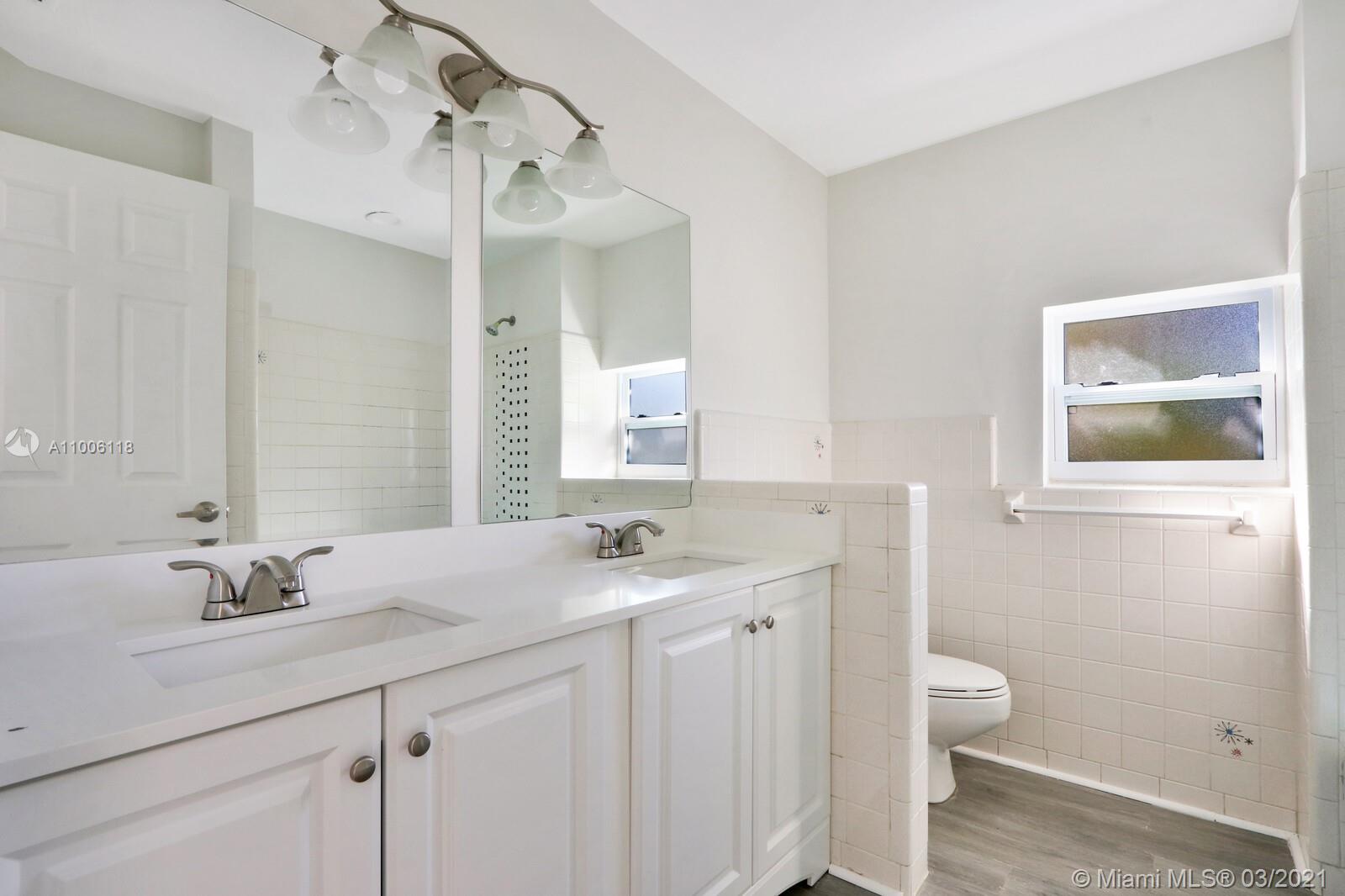 See details / 3211 sq. ft. $ 2021-03-01 0 Photo