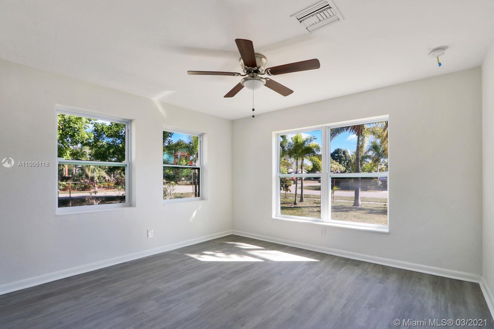 See details / 3211 sq. ft. $ 2021-03-01 0 Photo