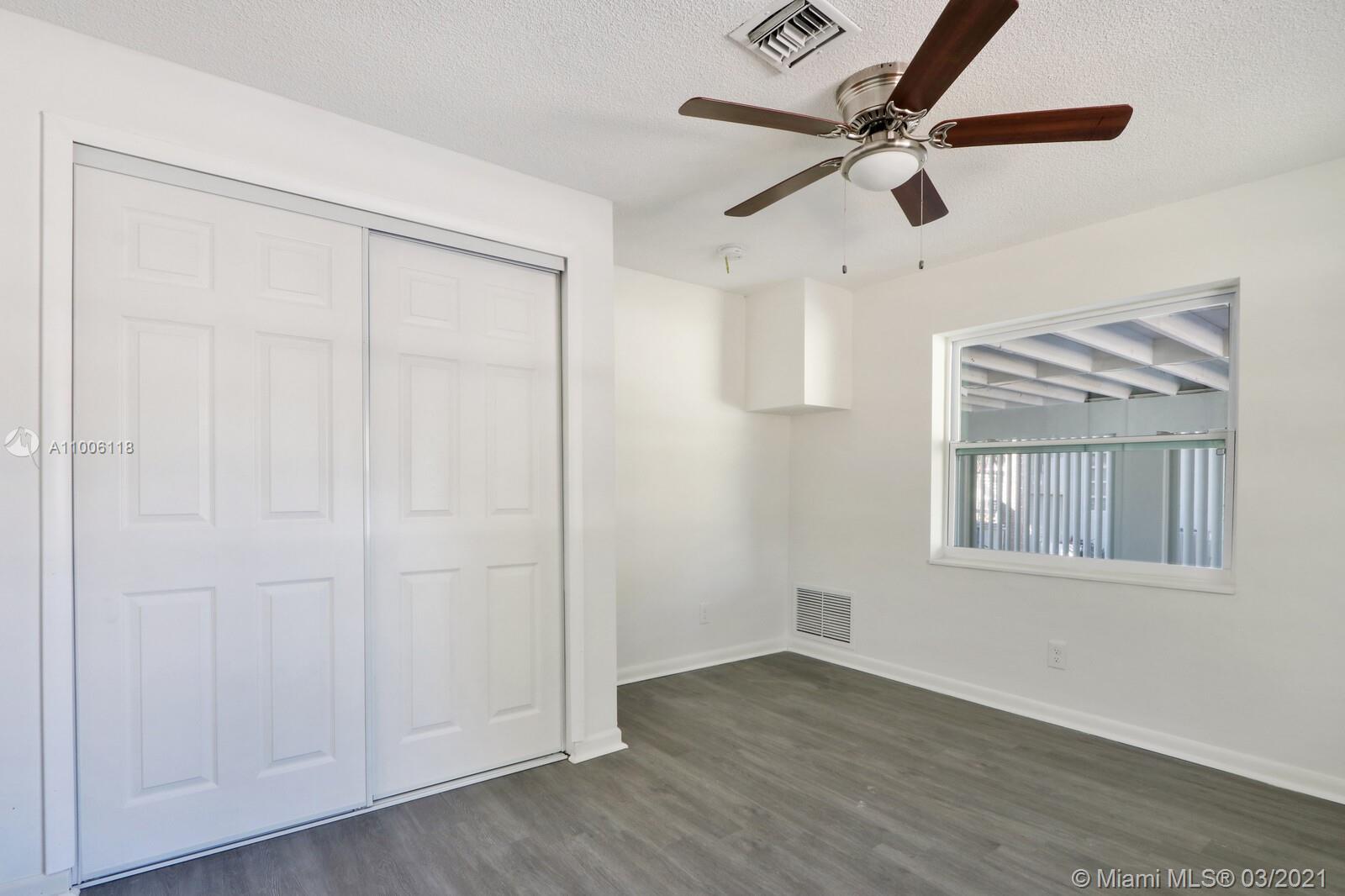 See details / 3211 sq. ft. $ 2021-03-01 0 Photo