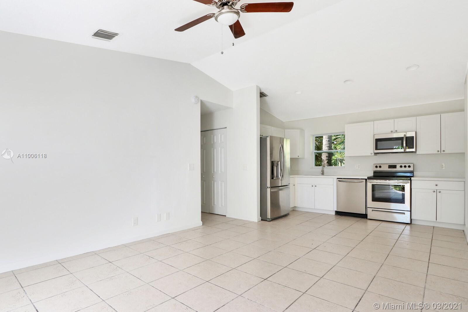 See details / 3211 sq. ft. $ 2021-03-01 0 Photo