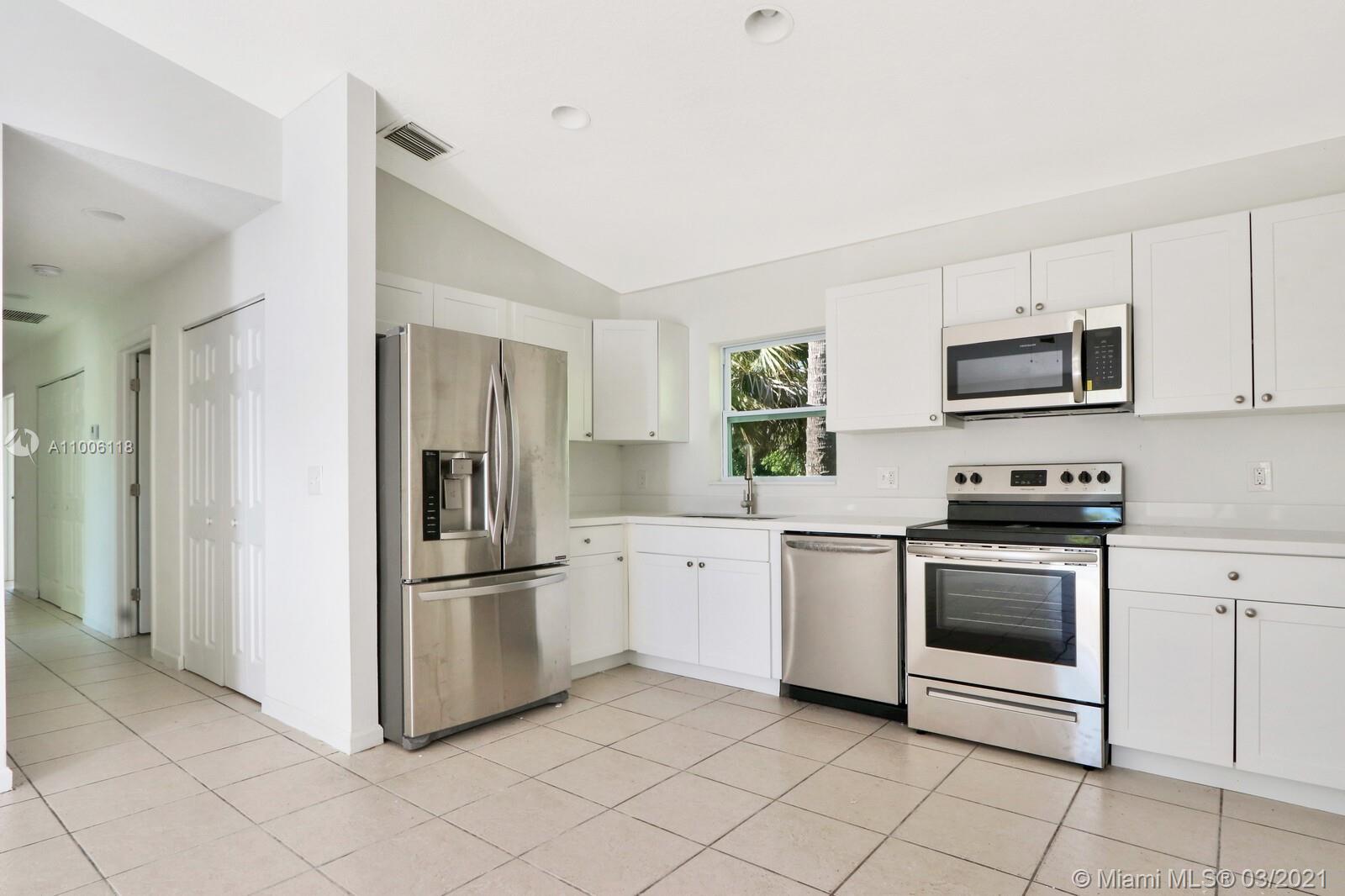 See details / 3211 sq. ft. $ 2021-03-01 0 Photo