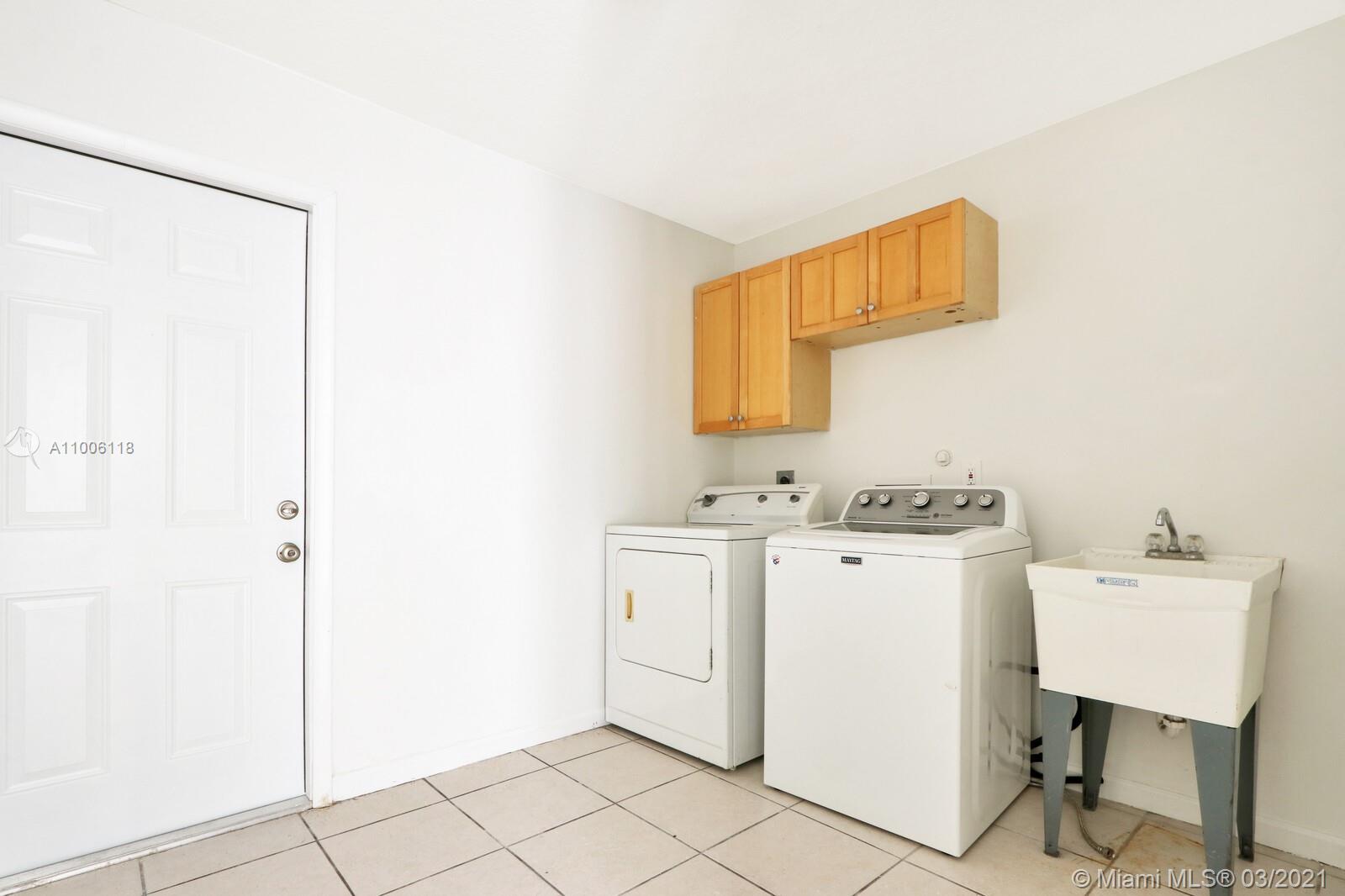 See details / 3211 sq. ft. $ 2021-03-01 0 Photo
