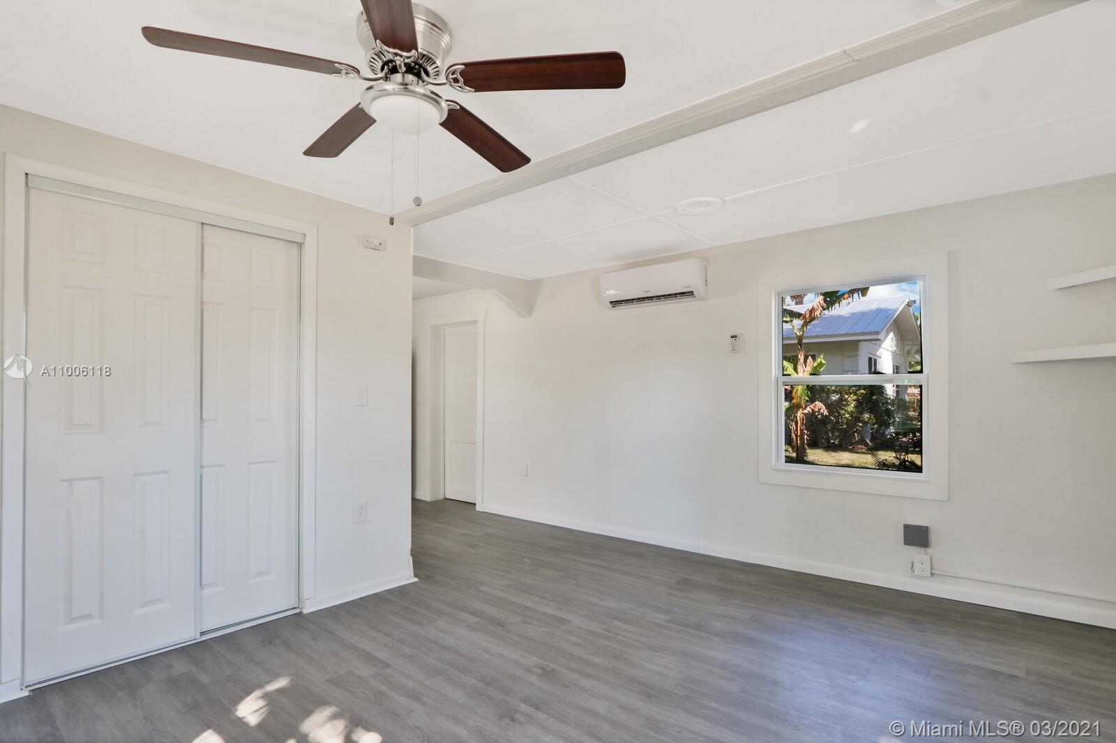 See details / 3211 sq. ft. $ 2021-03-01 0 Photo