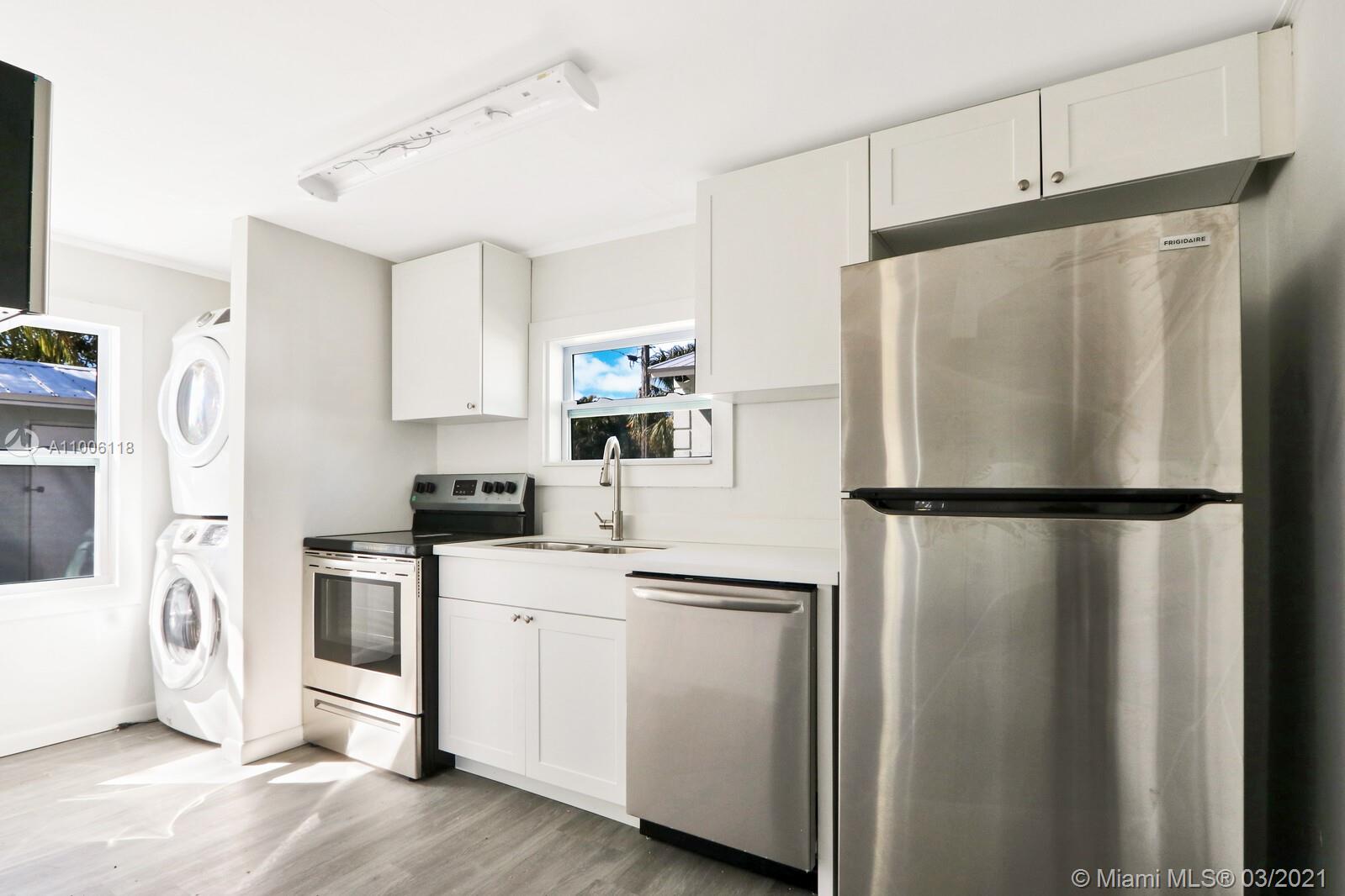 See details / 3211 sq. ft. $ 2021-03-01 0 Photo