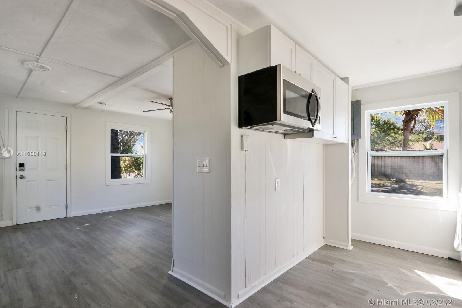 See details / 3211 sq. ft. $ 2021-03-01 0 Photo