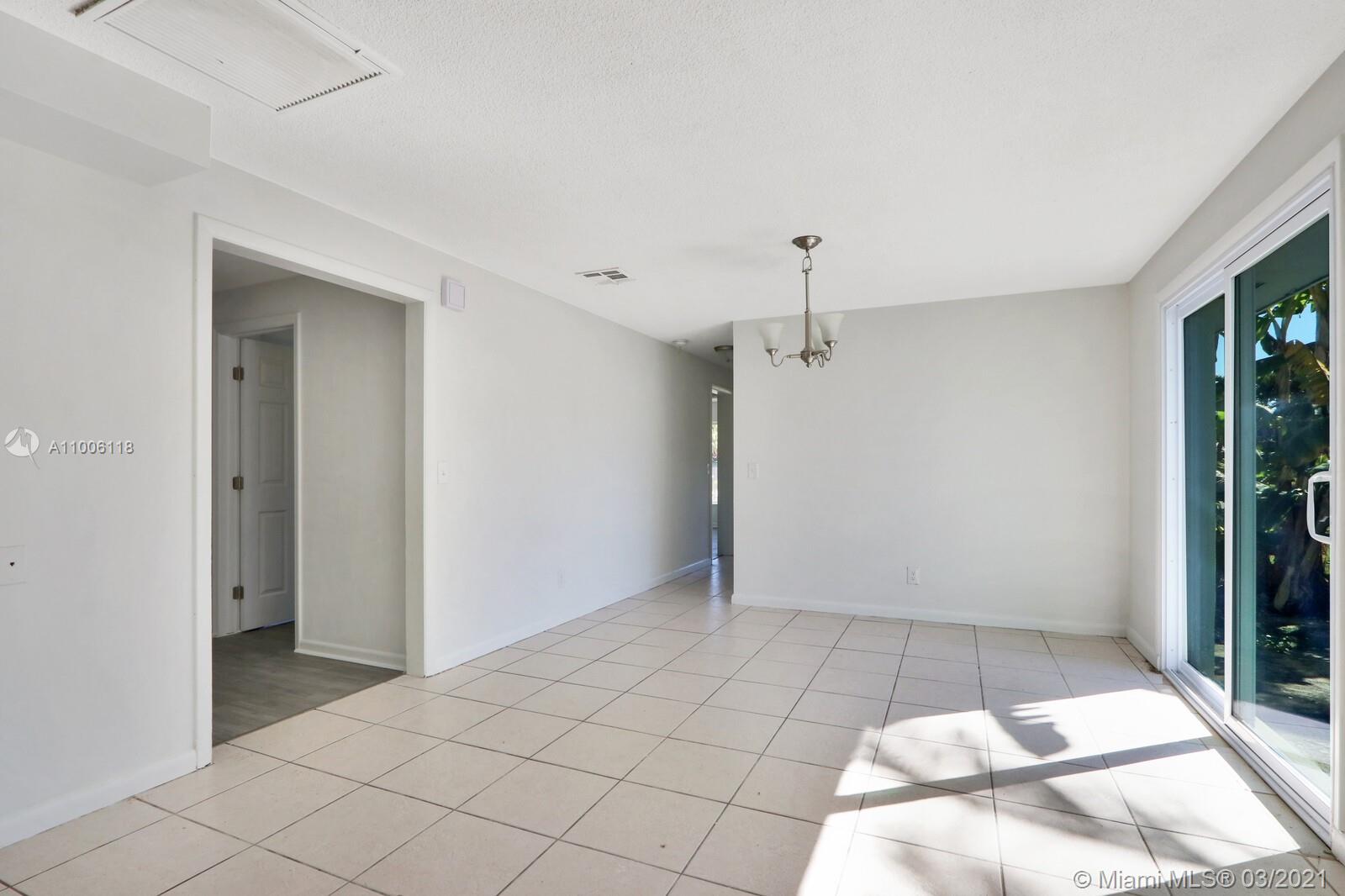 See details / 3211 sq. ft. $ 2021-03-01 0 Photo