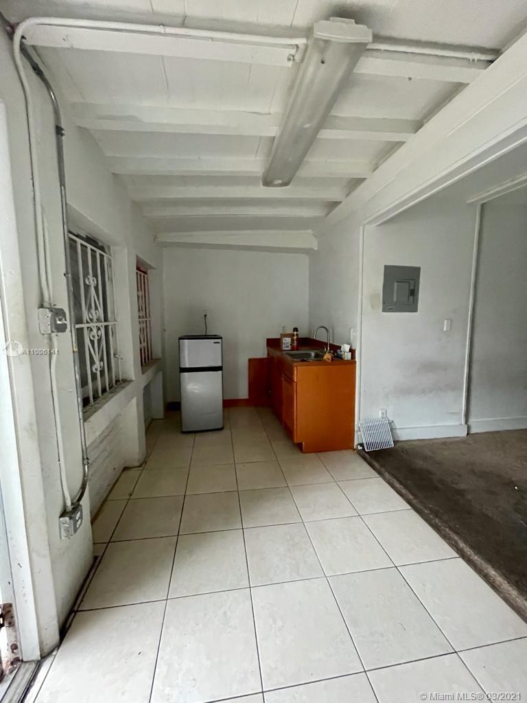 See details / 300 sq. ft. $ 2021-03-01 0 Photo