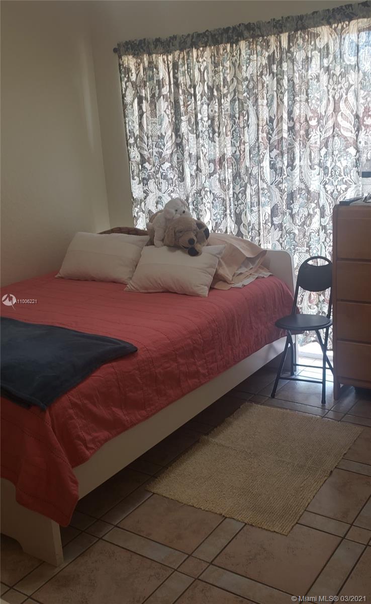 See details / 5512 sq. ft. $ 2021-03-18 0 Photo