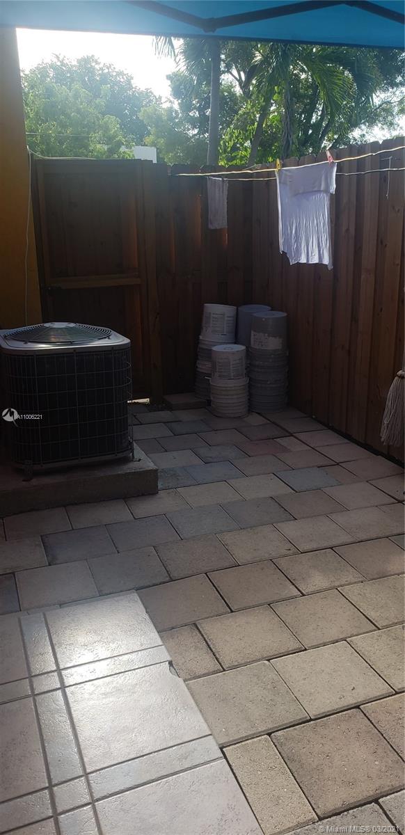 See details / 5512 sq. ft. $ 2021-03-18 0 Photo