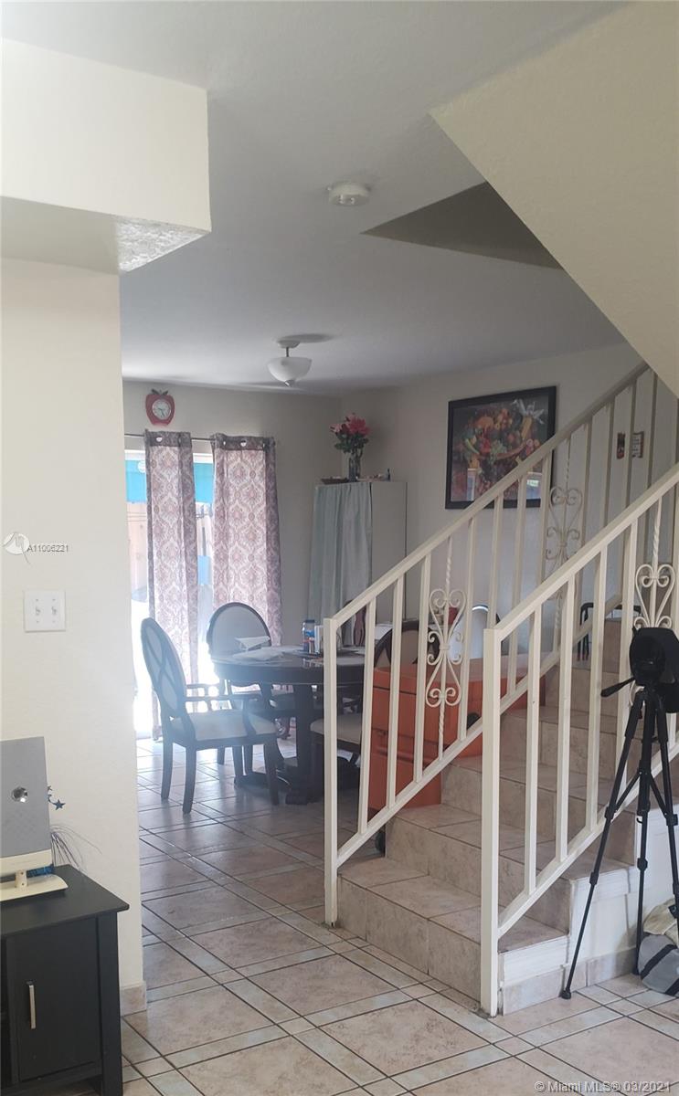 See details / 5512 sq. ft. $ 2021-03-18 0 Photo