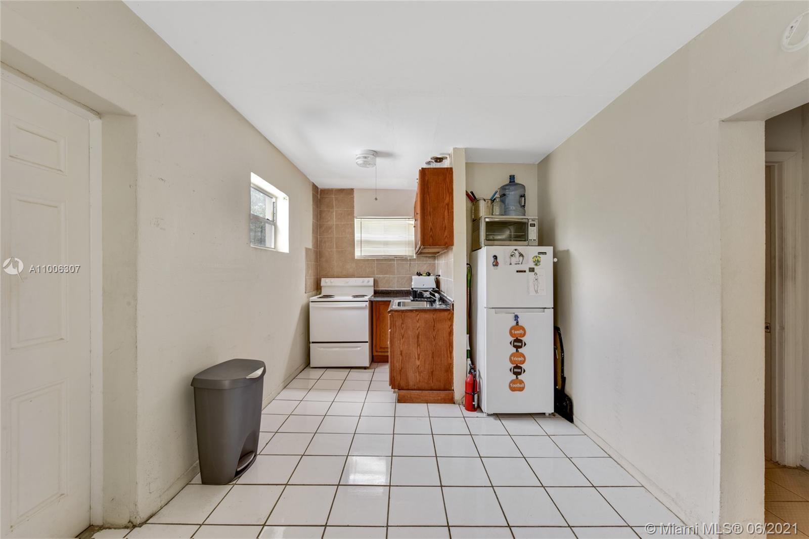 See details / 1306 sq. ft. $ 2021-03-01 0 Photo