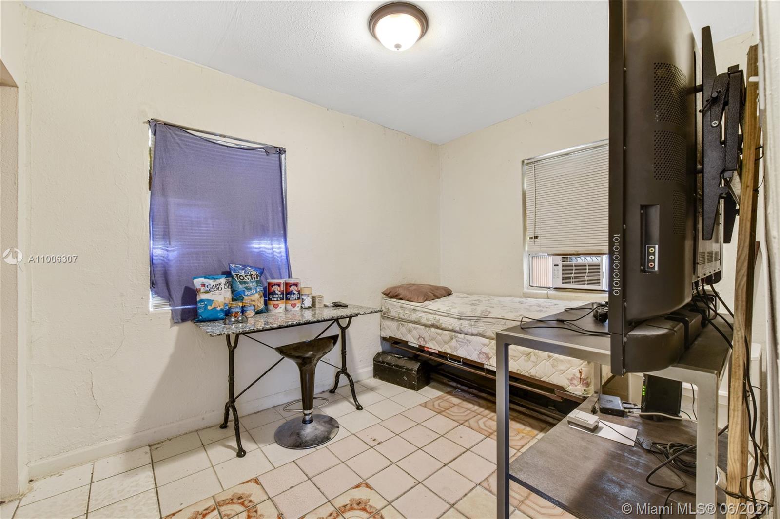 See details / 1306 sq. ft. $ 2021-03-01 0 Photo