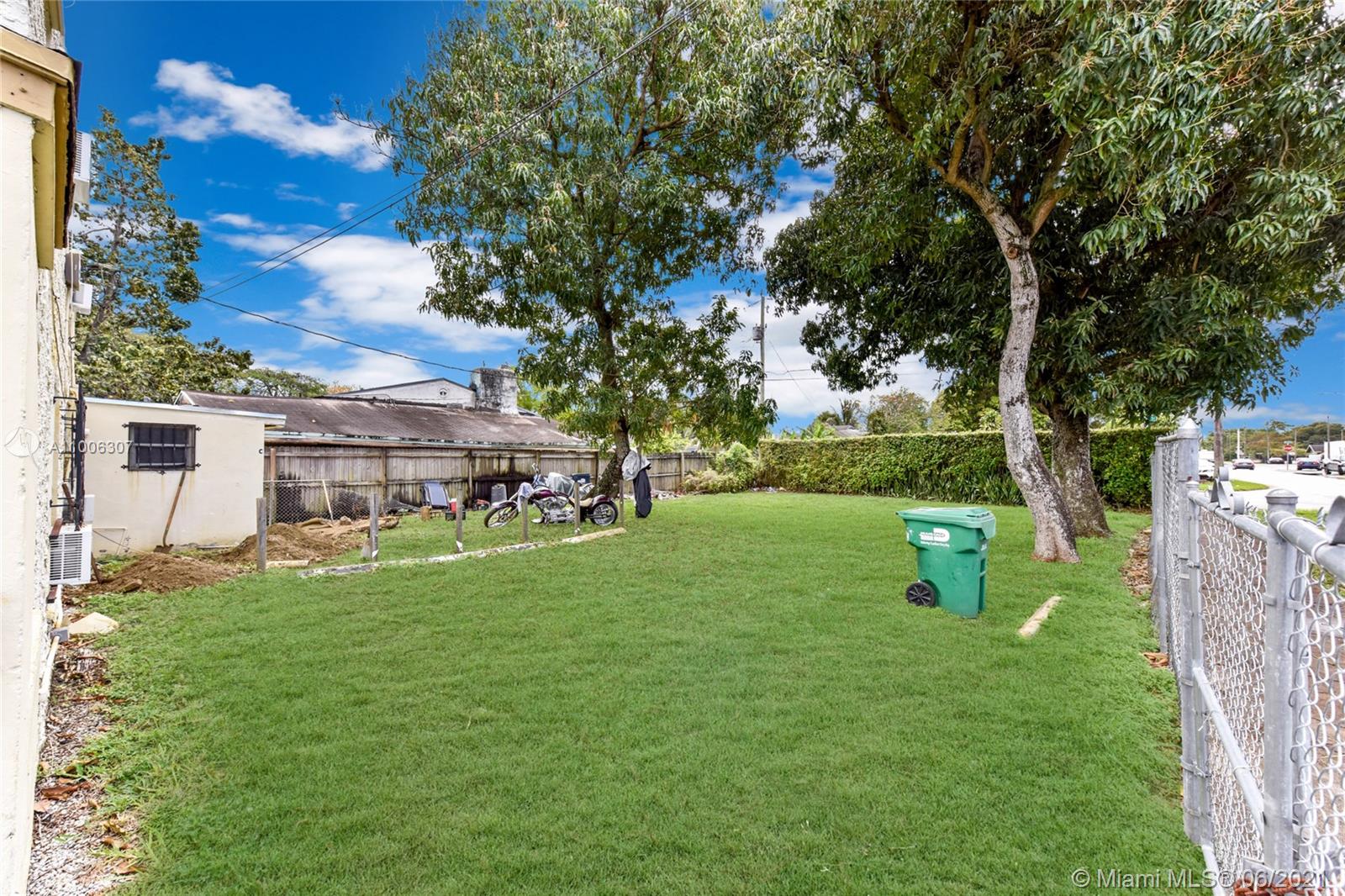 See details / 1306 sq. ft. $ 2021-03-01 0 Photo