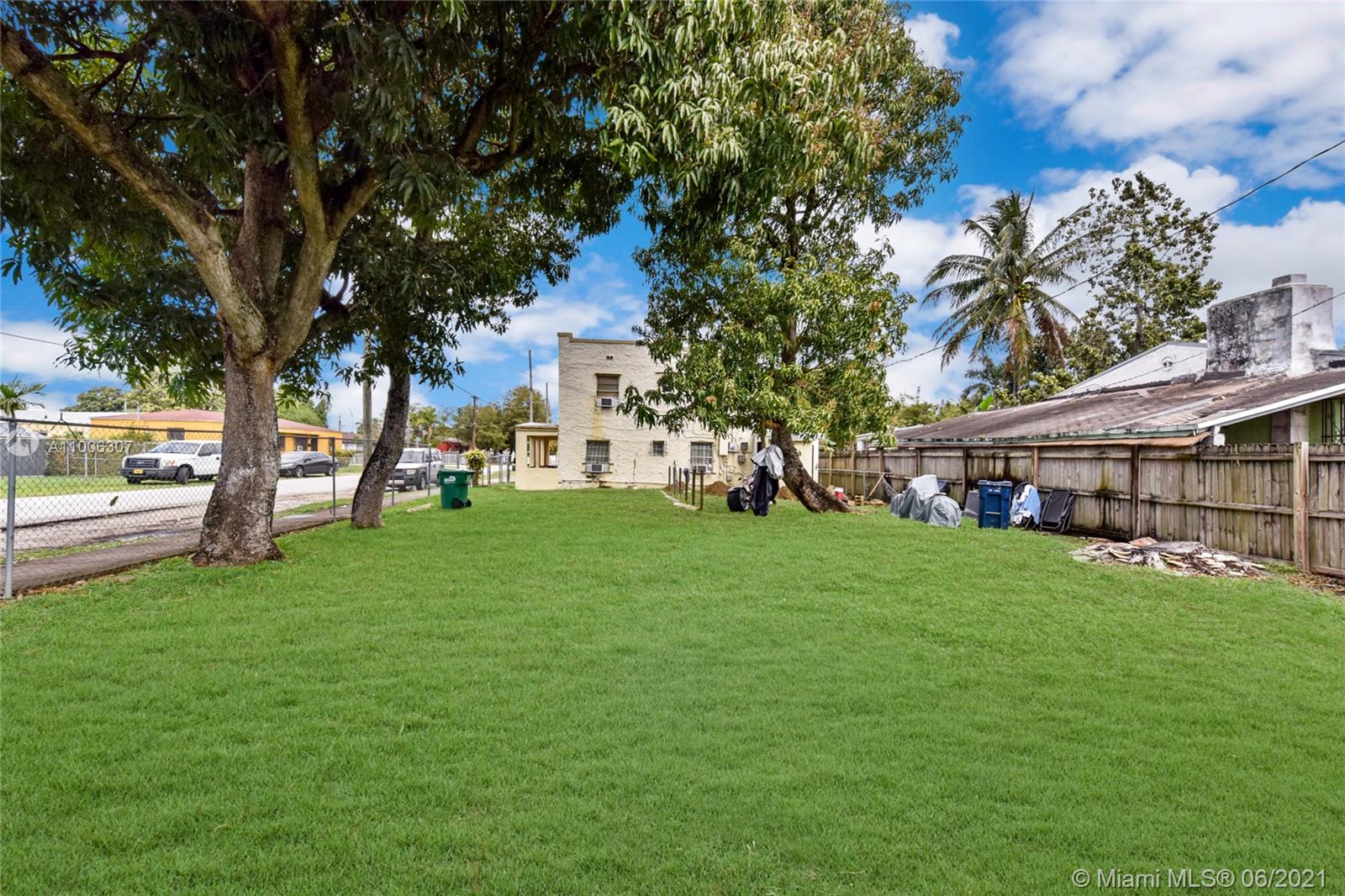 See details / 1306 sq. ft. $ 2021-03-01 0 Photo