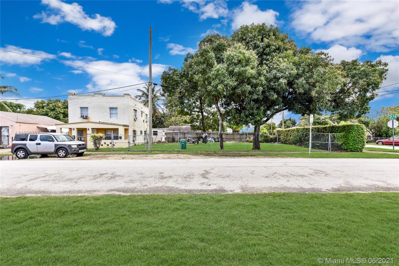 See details / 1306 sq. ft. $ 2021-03-01 0 Photo