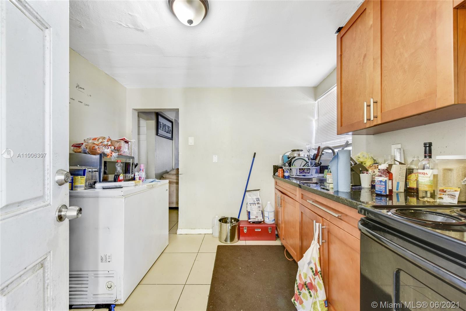 See details / 1306 sq. ft. $ 2021-03-01 0 Photo