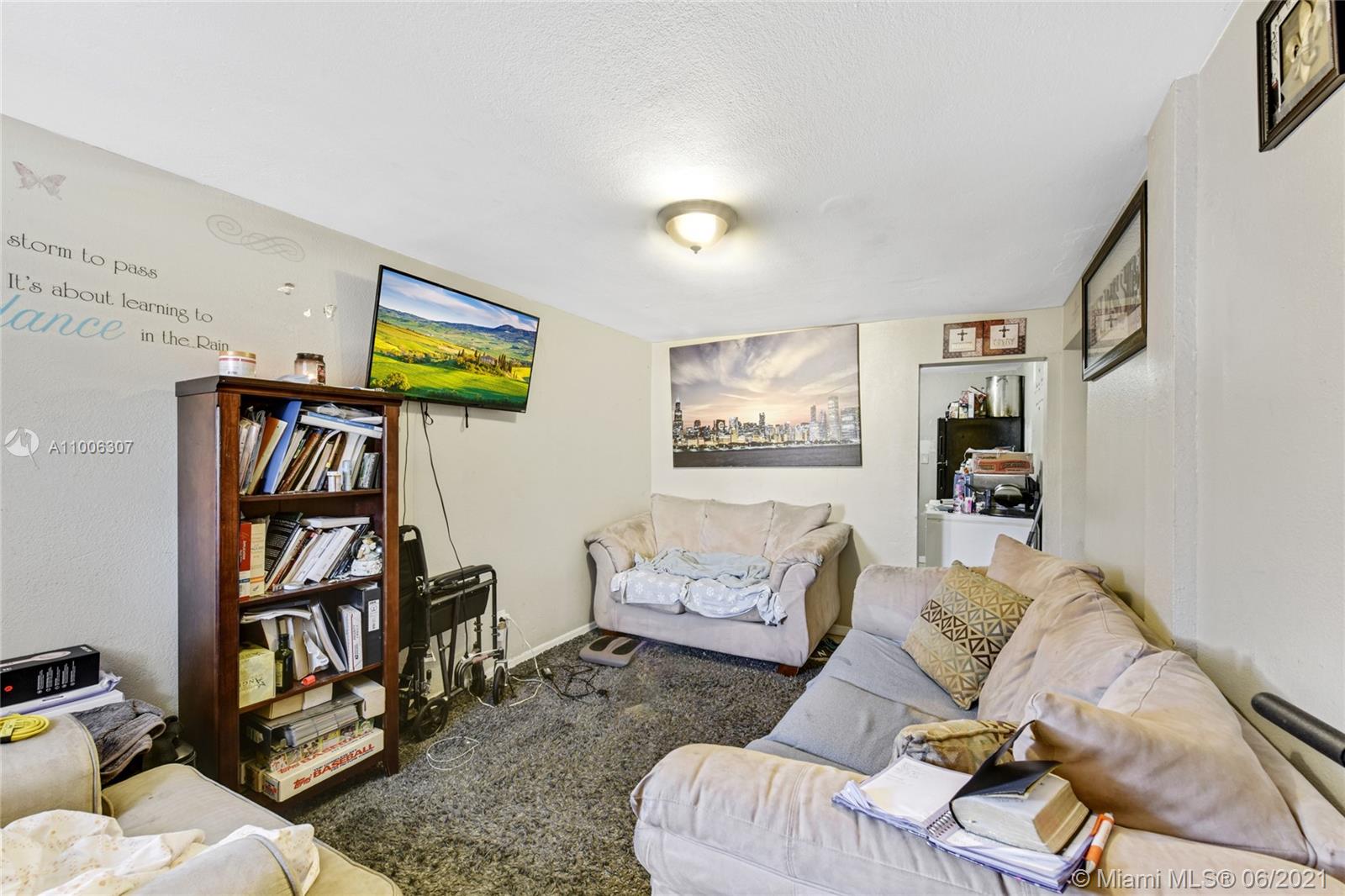 See details / 1306 sq. ft. $ 2021-03-01 0 Photo
