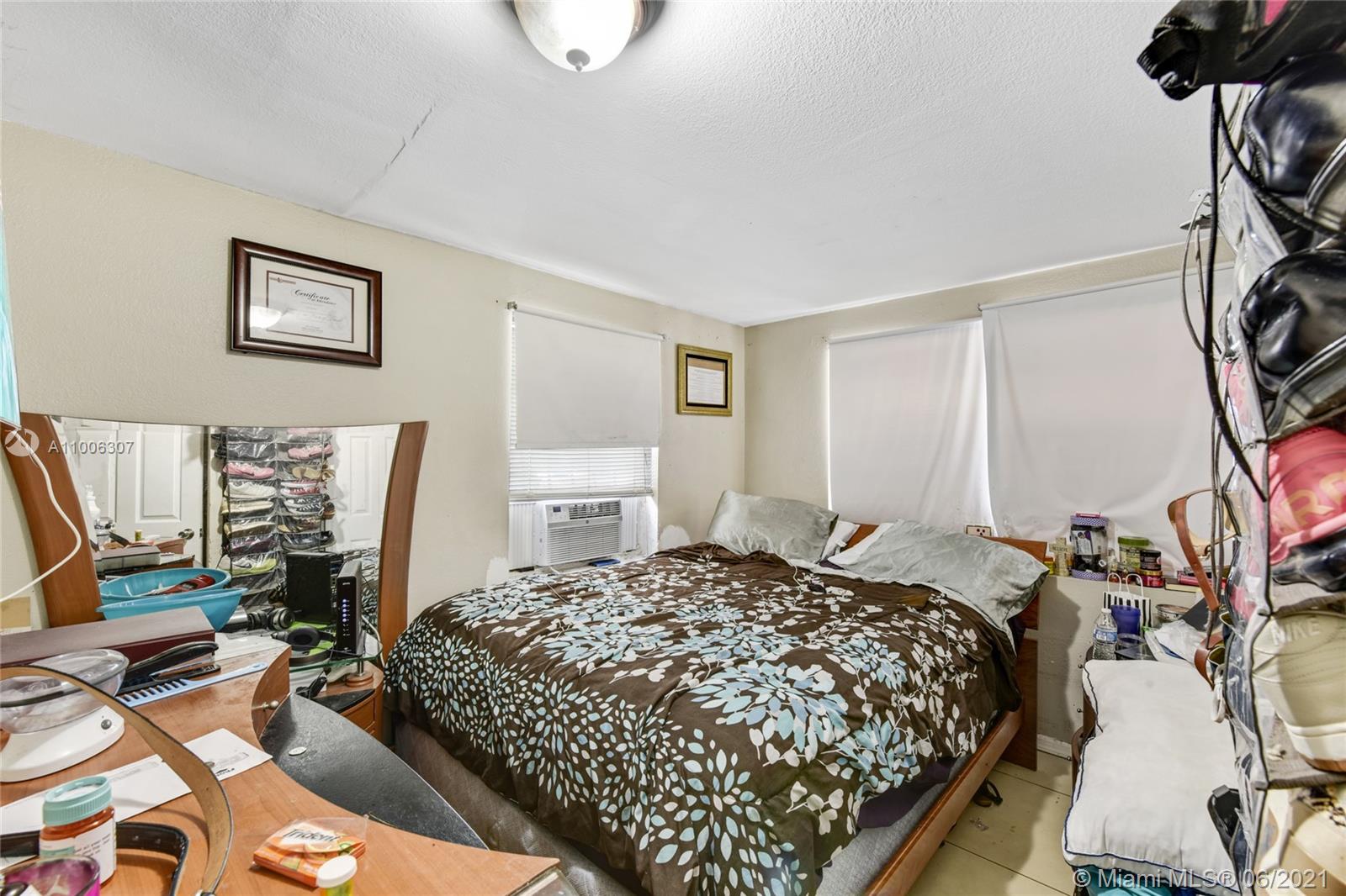 See details / 1306 sq. ft. $ 2021-03-01 0 Photo