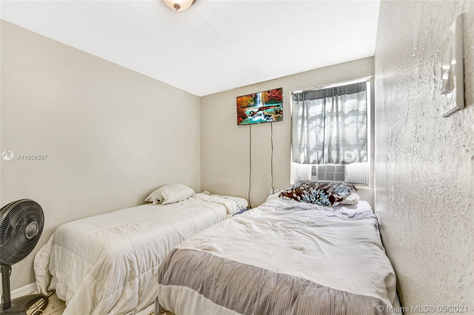 See details / 1306 sq. ft. $ 2021-03-01 0 Photo
