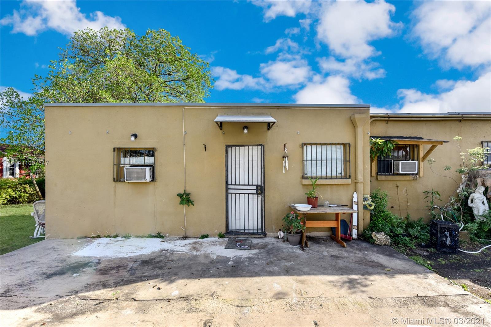 See details / 1244 sq. ft. $ 2021-03-03 0 Photo