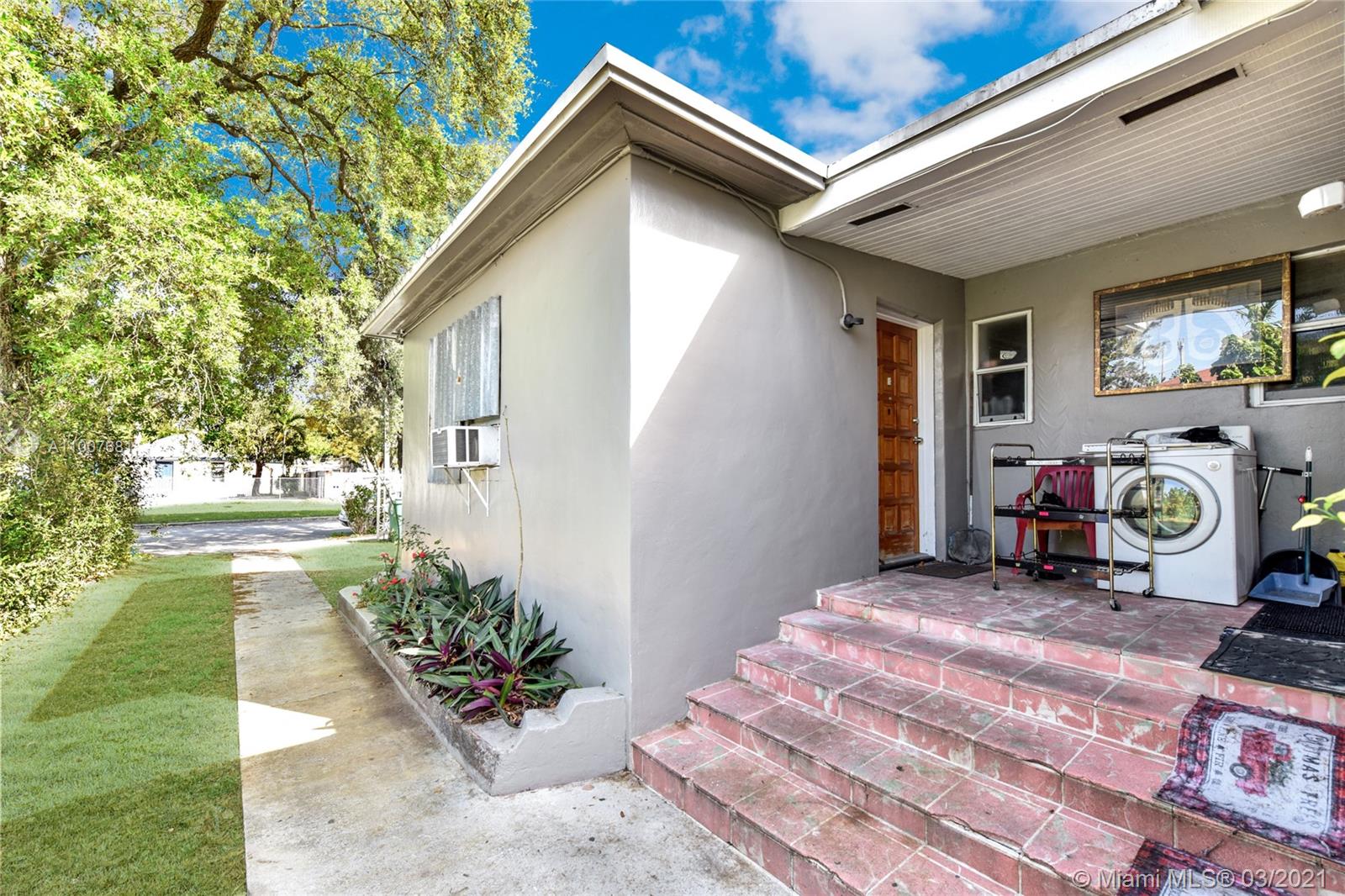 See details / 1304 sq. ft. $ 2021-03-03 0 Photo