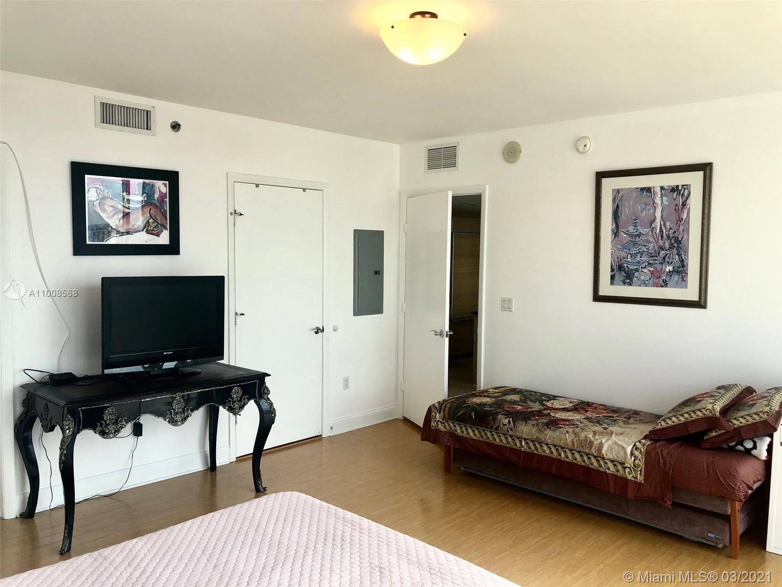 Ver detalles 2107 1 / 1 871 sq. ft. $ 2021-04-19 0 foto