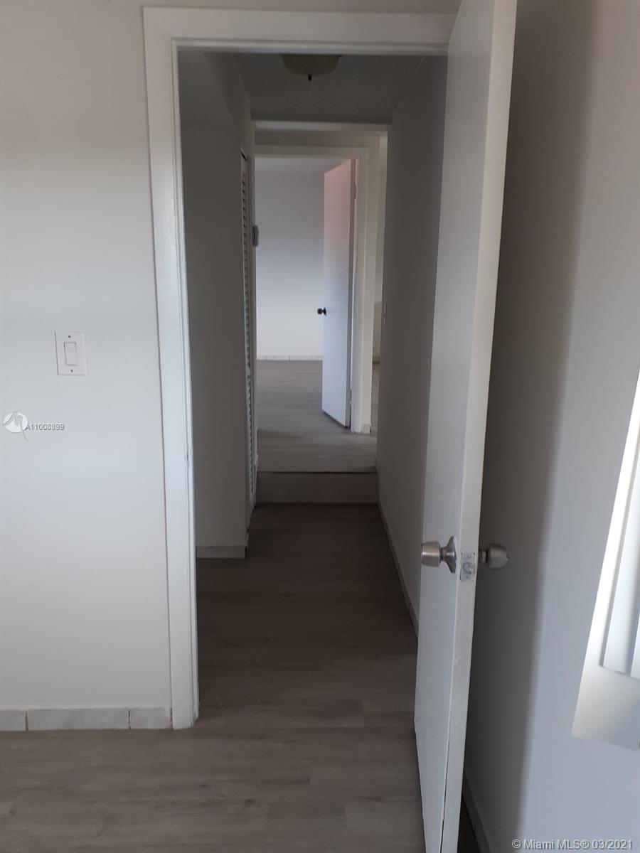 See details / 3402 sq. ft. $ 2021-03-29 0 Photo