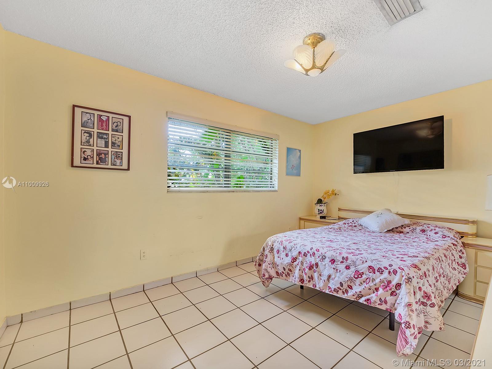 See details / 3300 sq. ft. $ 2021-03-08 0 Photo