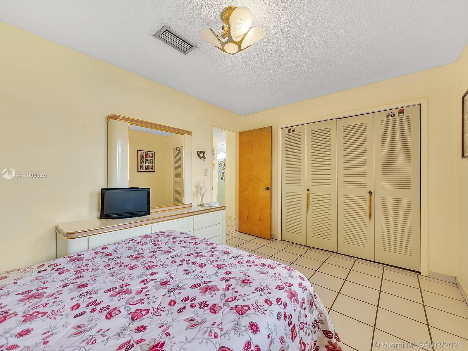 See details / 3300 sq. ft. $ 2021-03-08 0 Photo