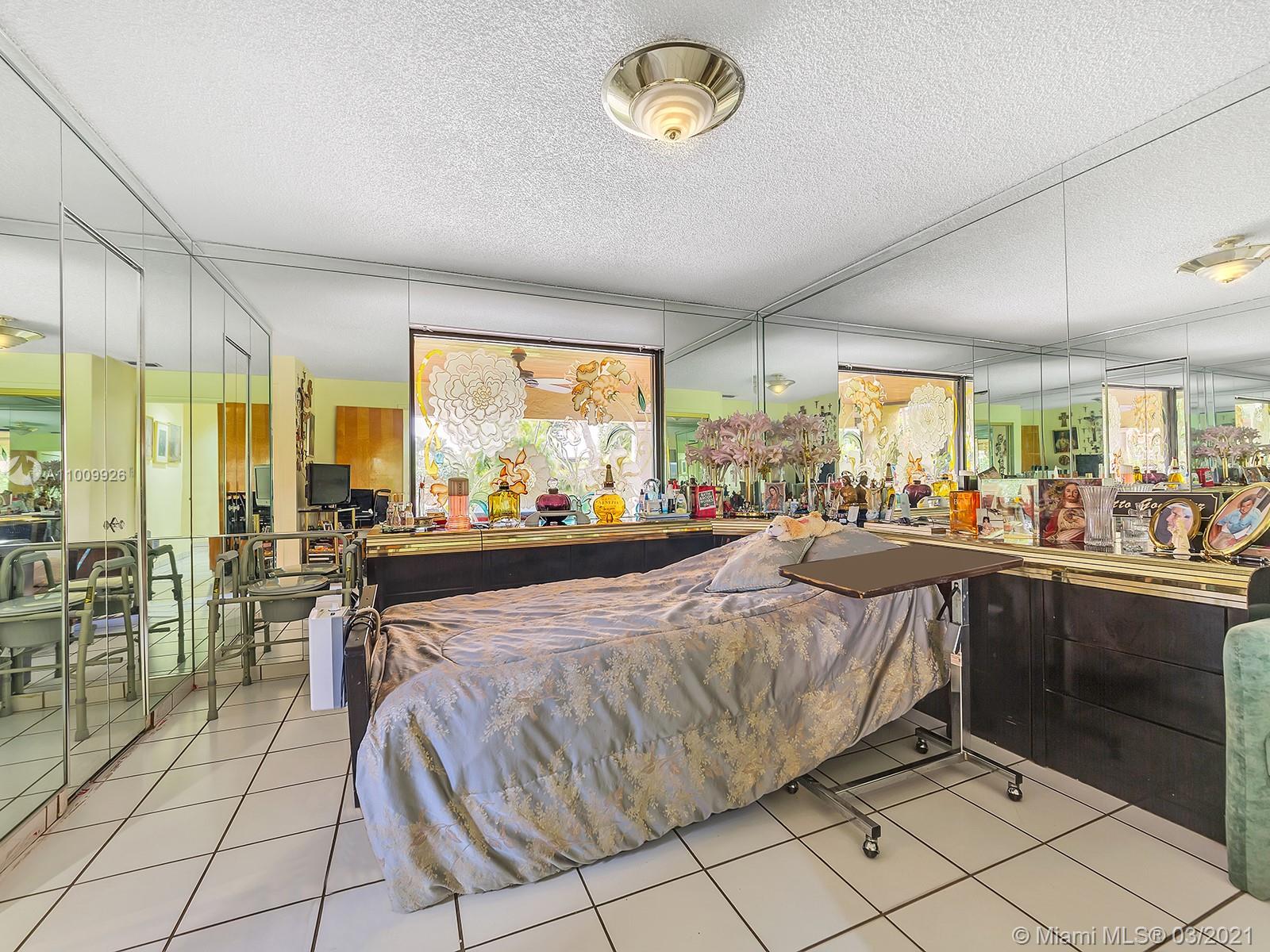 See details / 3300 sq. ft. $ 2021-03-08 0 Photo