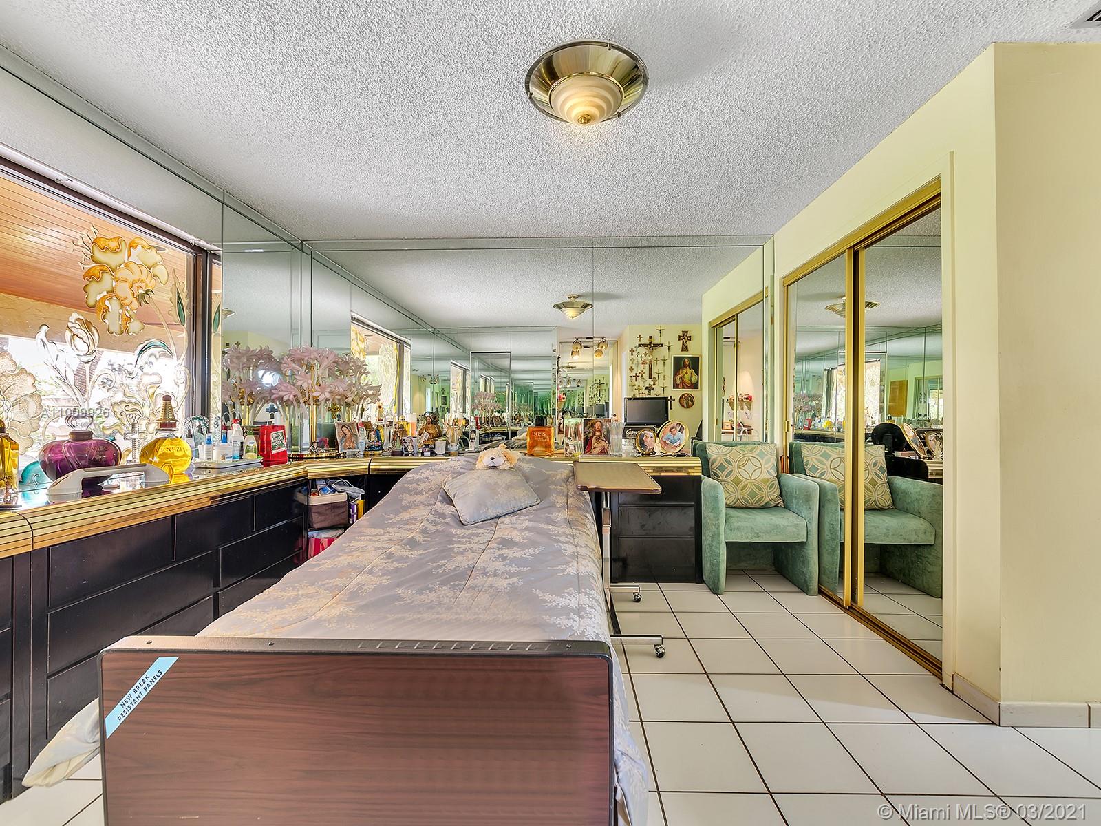 See details / 3300 sq. ft. $ 2021-03-08 0 Photo