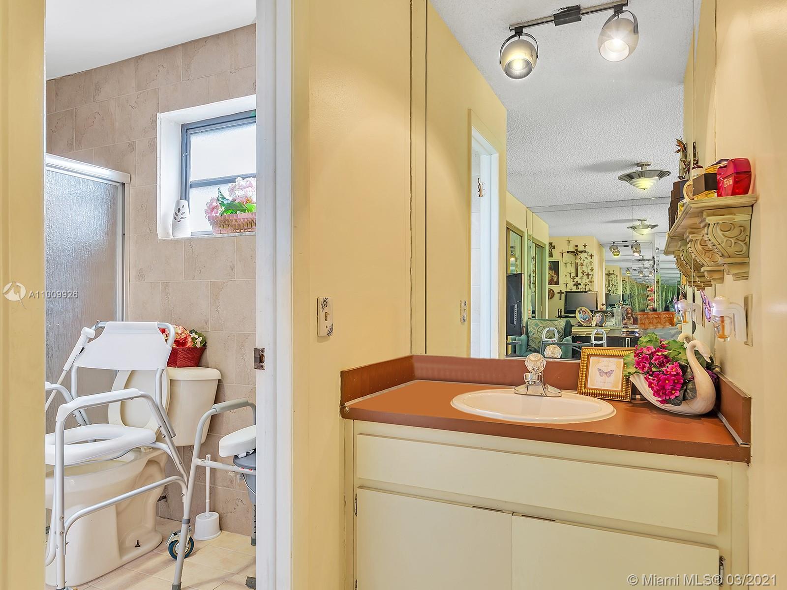 See details / 3300 sq. ft. $ 2021-03-08 0 Photo
