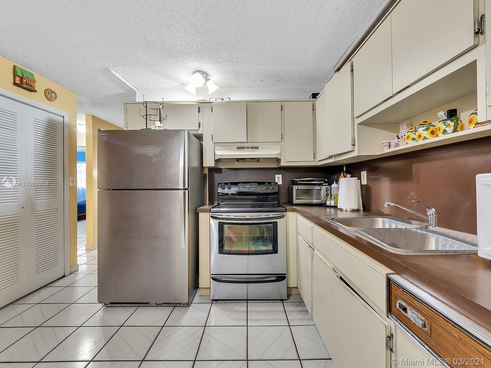 See details / 3300 sq. ft. $ 2021-03-08 0 Photo