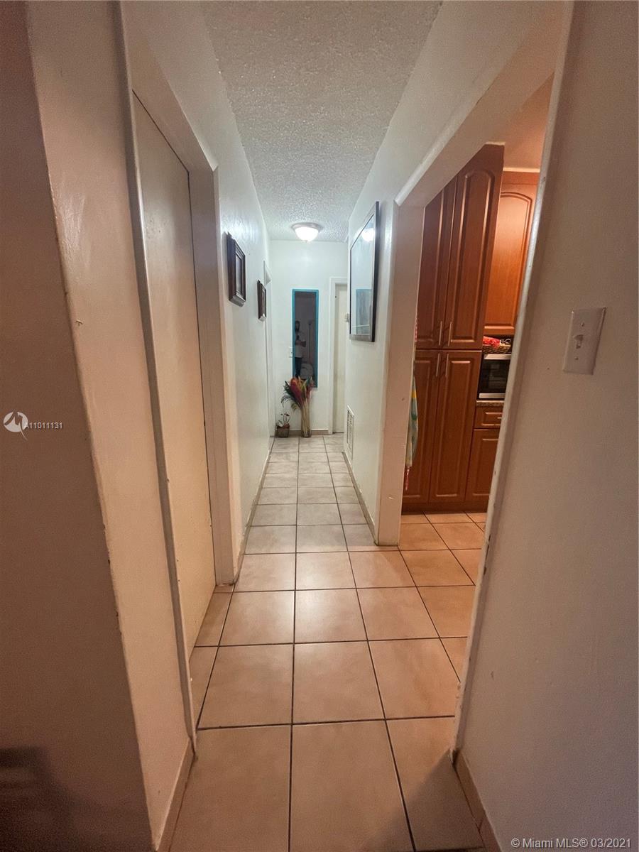See details / 2517 sq. ft. $ 2021-03-18 0 Photo