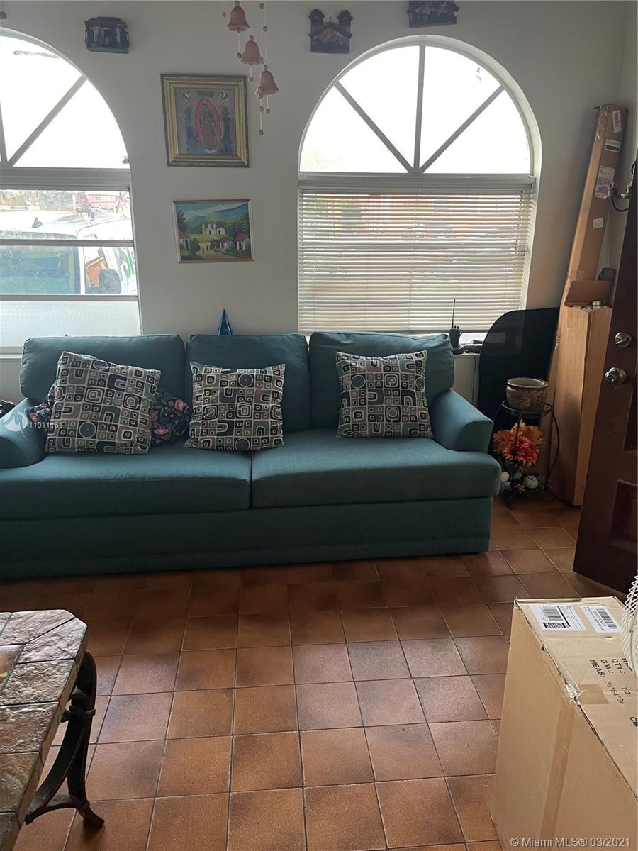 See details / 2517 sq. ft. $ 2021-03-18 0 Photo