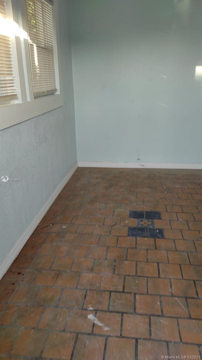 See details / 400 sq. ft. $ 2021-03-10 0 Photo