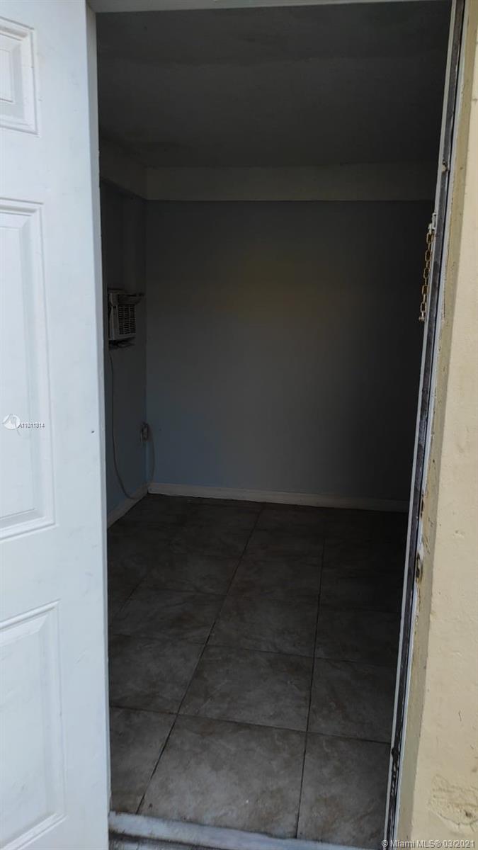 See details / 400 sq. ft. $ 2021-03-10 0 Photo