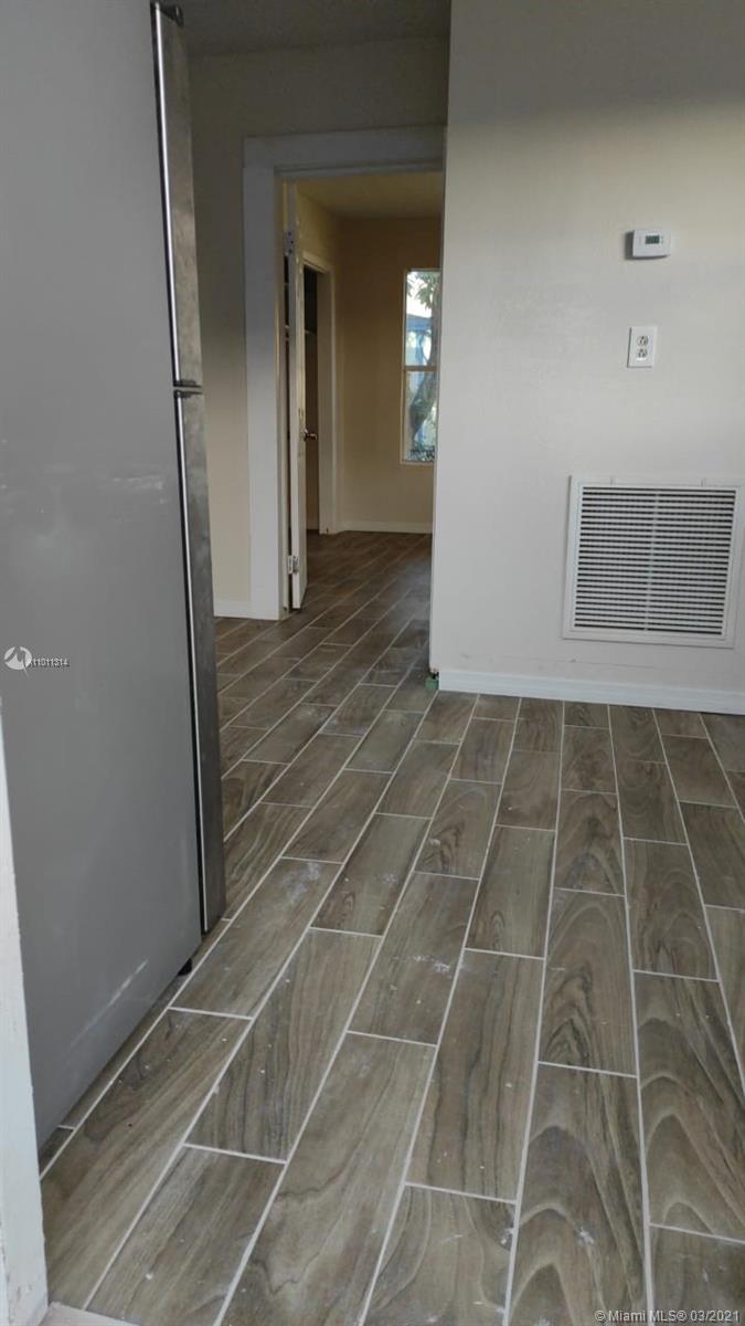 See details / 400 sq. ft. $ 2021-03-10 0 Photo
